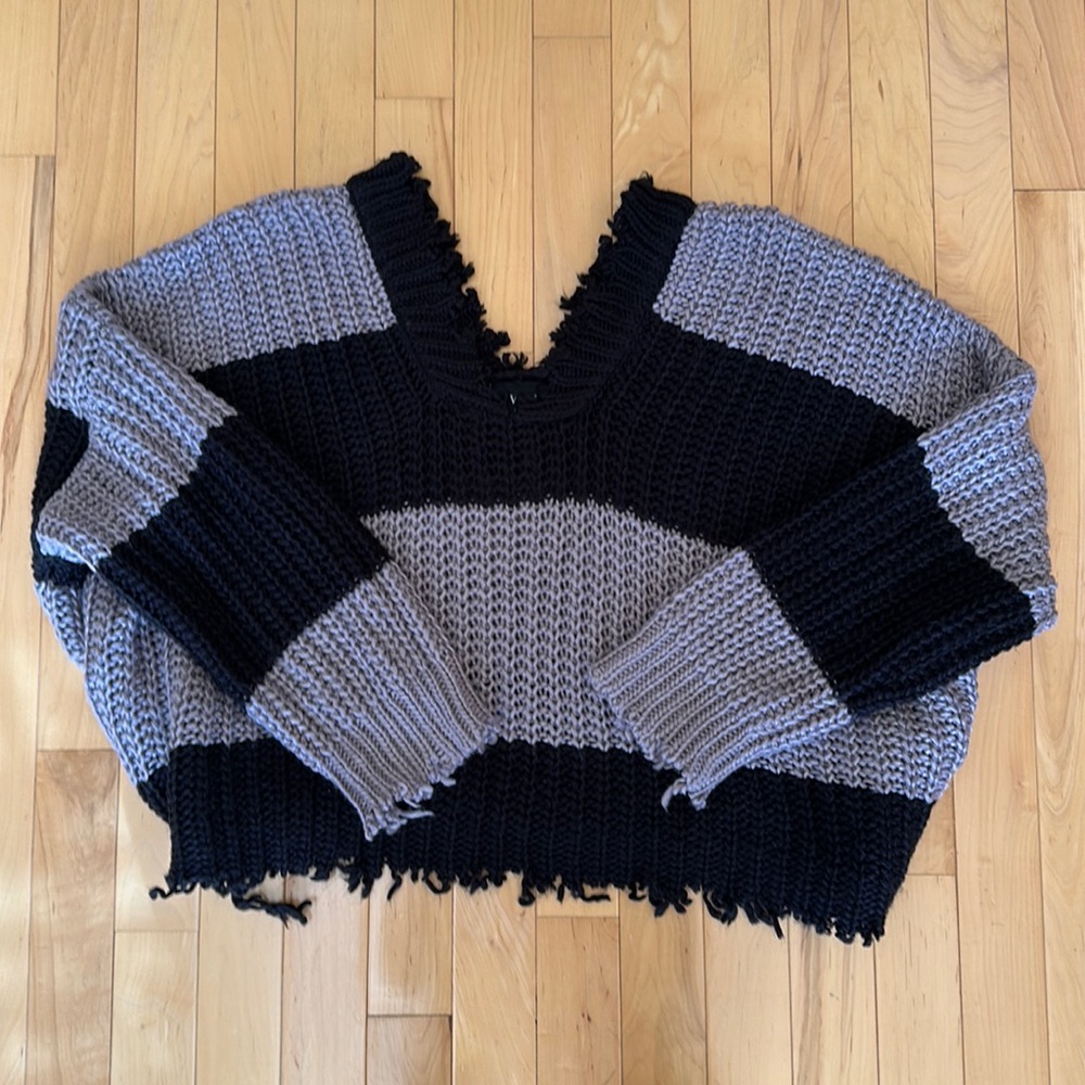VICI SMOKE AND MIRRORS STRIPED DISTRESSED KNIT SWEATER BLACK/GREY SIZE SMALL
